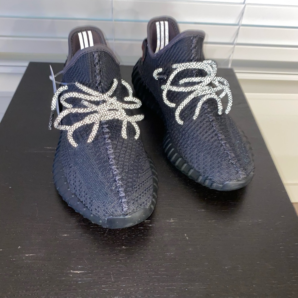 YEEZY 350 v2 Black Size 9.5